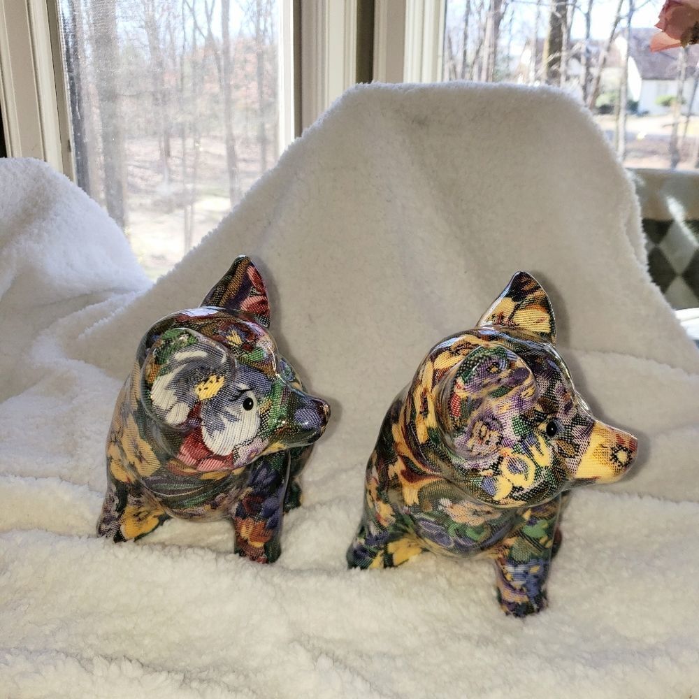 Pig Decor  (2 Pigs) - Picture 3 of 8